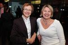 Bild: Trenkwalder-Kommunikationsleiterin Irmgard Prosinger mit Martina Prosinger. Die PR-Consulter Temmel, Seywald & Partner haben Dienstag abend in der Businesslounge k47 in Wien ihr 20jähriges Bestehen gefeiert. Unter den Gratulanten waren zahlreiche Vertreter und Kunden aus Politik, Wirtschaft und Medien, allen voran Ex-Europastaatssekretär Peter Jankowitsch, BEKO-Vorstandschef Peter Kotauczek, Triconsult-Geschäftsführer Felix Josef, Report-Herausgeber Alfons Flatscher, ORF-Kulturchef Martin Traxl und der Geschäftsführer des Österreichischen Wirtschaftsverlags, Thomas Zembacher. Agenturgründer Wilfried Seywald verglich die Arbeit in der Kommunikationsbranche in seiner Begrüßungsrede mit Höchstleistungen im Spitzensport.