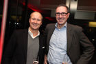 Bild: Wirtschaftsverlagsboss Thomas Zembacher mit Helmut Pöllinger von Brainloop. Die PR-Consulter Temmel, Seywald & Partner haben Dienstag abend in der Businesslounge k47 in Wien ihr 20jähriges Bestehen gefeiert. Unter den Gratulanten waren zahlreiche Vertreter und Kunden aus Politik, Wirtschaft und Medien, allen voran Ex-Europastaatssekretär Peter Jankowitsch, BEKO-Vorstandschef Peter Kotauczek, Triconsult-Geschäftsführer Felix Josef, Report-Herausgeber Alfons Flatscher, ORF-Kulturchef Martin Traxl und der Geschäftsführer des Österreichischen Wirtschaftsverlags, Thomas Zembacher. Agenturgründer Wilfried Seywald verglich die Arbeit in der Kommunikationsbranche in seiner Begrüßungsrede mit Höchstleistungen im Spitzensport.