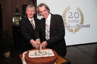 Bild: Franz Temmel und Wilfried Seywald beim Anschneiden der Geburtstagstorte. Die PR-Consulter Temmel, Seywald & Partner haben Dienstag abend in der Businesslounge k47 in Wien ihr 20jähriges Bestehen gefeiert. Unter den Gratulanten waren zahlreiche Vertreter und Kunden aus Politik, Wirtschaft und Medien, allen voran Ex-Europastaatssekretär Peter Jankowitsch, BEKO-Vorstandschef Peter Kotauczek, Triconsult-Geschäftsführer Felix Josef, Report-Herausgeber Alfons Flatscher, ORF-Kulturchef Martin Traxl und der Geschäftsführer des Österreichischen Wirtschaftsverlags, Thomas Zembacher. Agenturgründer Wilfried Seywald verglich die Arbeit in der Kommunikationsbranche in seiner Begrüßungsrede mit Höchstleistungen im Spitzensport.