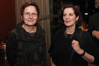 Im Bild: TPA-Horwath-Partnerin Liselotte Ziegler und Malerin Erika Seywald. Die PR-Consulter Temmel, Seywald & Partner haben Dienstag abend in der Businesslounge k47 in Wien ihr 20jähriges Bestehen gefeiert. Unter den Gratulanten waren zahlreiche Vertreter und Kunden aus Politik, Wirtschaft und Medien, allen voran Ex-Europastaatssekretär Peter Jankowitsch, BEKO-Vorstandschef Peter Kotauczek, Triconsult-Geschäftsführer Felix Josef, Report-Herausgeber Alfons Flatscher, ORF-Kulturchef Martin Traxl und der Geschäftsführer des Österreichischen Wirtschaftsverlags, Thomas Zembacher.