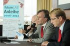 (C) fotodienst/Anna Rauchenberger - Wien 16.10.2006 - FUTURELAB Holding GmbH begibt öffentliche Unternehmensanleihe. FOTO v.l.: Christian Würtele (GF Futurelab), Univ. Prof. Dr. Michael Havel (GF Futurelab), Mag Christian Säckl (Head of Global Markets der RZB).