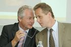 (C) fotodienst/Anna Rauchenberger - Wien 13.07.2006 - Kapsch Bilanz Pressegespräch: Ergebnis gesteigert, Marktführerschaft ausgebaut. FOTO v.l.: Dr. Kari Kapsch (Mitglied des Vorstandes), Mag. Georg Kapsch (Vorsitzender des Vorstandes).