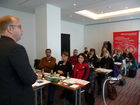 In der zweiten Woche ihrer Deutschland-Herbsttour machte das Workshop-Team von pressetext mit Wilfried Seywald, Alexander Wunschel und Michael Ehlers Station in Berlin, Stuttgart und München. Gastreferenten waren Stefanie Friedrichs (Berlin) und Dominik Walter (Stuttgart) von Landau Media sowie PR-Altmeister Gerhard Pfeffer (PR-Journal.de) in München. Die Teilnehmerinnen wurden mit zahlreichen Beispielen und Praxis-Tools 