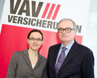  (c) fotodienst/Anna Rauchenberger - Wien, am 25.01.2012 - Naturkatastrophen verursachen Milliardenschäden für die Volkswirtschaft und bedeuten oft eine hohe finanzielle Belastung für die Betroffenen. Auch in Österreich ist die Gefahr von Unwettern und Erdbeben groß. Die Daten der VAV Versicherungs-AG und des Rückversicherungsexperten Guy Carpenter zeigen auf, dass Europa ein Hotspot für Naturkatastrophen ist und die Schadenssumme steigt. FOTO v.l. Silke Hübner, Analytikerin von Guy Carpenter,  Dr. Norbert Griesmayr, Generaldirektor der VAV Versicherungs-AG,: