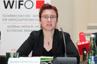  (c) fotodienst/Katharina Schiffl - Wien, am 28.02.2012 - Das Österreichische Institut für Wirtschaftsforschung lädt zur Präsentation empirischer Grundlagen für ein neues, sozio-ökologisches Wachstumsmodell eines europäischen Forschungskonsortium. FOTO Margit Schratzenstaller-Altzinger (Ökonomin am WIFO, Vizekoordinatorin von WWWforEurope).: