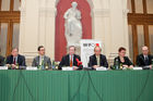  (c) fotodienst/Katharina Schiffl - Wien, am 28.02.2012 - Das Österreichische Institut für Wirtschaftsforschung lädt zur Präsentation empirischer Grundlagen für ein neues, sozio-ökologisches Wachstumsmodell eines europäischen Forschungskonsortium. FOTO Herbert Tumpel (Präsident der Bundesarbeitskammer, Vizepräsident des WIFO), Richard Kühnel (Leiter der Vertretung der Europäischen Kommission in Österreich), Christoph Leitl (Präsident der Wirtschaftskammer Österreich und des WIFO), .Karl Aiginger ( (Leiter des WIFO und Koordinator von WWWforEurope), Margit Schratzenstaller-Altzinger (Ökonomin am WIFO, Vizekoordinatorin von WWWforEurope), Stefan Ederer (Ökonom am WIFO).:
