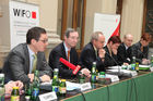  (c) fotodienst/Katharina Schiffl - Wien, am 28.02.2012 - Das Österreichische Institut für Wirtschaftsforschung lädt zur Präsentation empirischer Grundlagen für ein neues, sozio-ökologisches Wachstumsmodell eines europäischen Forschungskonsortium. FOTO Richard Kühnel (Leiter der Vertretung der Europäischen Kommission in Österreich), Christoph Leitl (Präsident der Wirtschaftskammer Österreich und des WIFO), Karl Aiginger (Leiter des WIFO und Koordinator von WWWforEurope), Margit Schratzenstaller-Altzinger (Ökonomin am WIFO, Vizekoordinatorin von WWWforEurope), .Stefan Ederer (Ökonom am WIFO), .Sigrid Stangl (Universitätsprofessorin an der Wirtschaftsuniversität Wien).:
