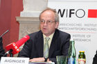  (c) fotodienst/Katharina Schiffl - Wien, am 28.02.2012 - Das Österreichische Institut für Wirtschaftsforschung lädt zur Präsentation empirischer Grundlagen für ein neues, sozio-ökologisches Wachstumsmodell eines europäischen Forschungskonsortium. FOTO Karl Aiginger (Leiter des WIFO und Koordinator von WWWforEurope).: