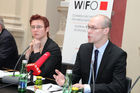  (c) fotodienst/Katharina Schiffl - Wien, am 28.02.2012 - Das Österreichische Institut für Wirtschaftsforschung lädt zur Präsentation empirischer Grundlagen für ein neues, sozio-ökologisches Wachstumsmodell eines europäischen Forschungskonsortium. FOTO Margit Schratzenstaller-Altzinger (Ökonomin am WIFO, Vizekoordinatorin von WWWforEurope), Stefan Ederer (Ökonom am WIFO).: