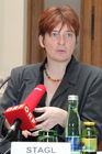  (c) fotodienst/Katharina Schiffl - Wien, am 28.02.2012 - Das Österreichische Institut für Wirtschaftsforschung lädt zur Präsentation empirischer Grundlagen für ein neues, sozio-ökologisches Wachstumsmodell eines europäischen Forschungskonsortium. FOTO Sigrid Stangl (Universitätsprofessorin an der Wirtschaftsuniversität Wien).: