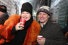  (c) fotodienst/Katharina Schiffl - Wien, am 23.12.2012 - Sozialmarkt Wien-Gründer Alexander Schiel und Gesellschaftsexpertin Andrea Buday laden zum Ende der Punschsaison zugunsten des karitativen Vereins.