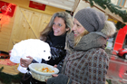  (c) fotodienst/Katharina Schiffl - Wien, am 23.12.2012 - Sozialmarkt Wien-Gründer Alexander Schiel und Gesellschaftsexpertin Andrea Buday laden zum Ende der Punschsaison zugunsten des karitativen Vereins.