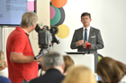 (c)fotodienst/Michael Krause - Wien, 19.08.2013 - Im Bild: Rudolf Schrefl (r.) Mobilfunkanbieter Drei übernimmt Orange; Es kommt zu Entlassungen; Bonus für Neukunden.