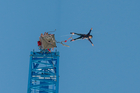 Bungee Jumping: Weltrekordsprung mit implantierter Linse