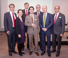 Österreichs Tourismusforschung braucht einen Neustart. Darüber waren sich die Teilnehmer einer Podiumsdiskussion des Travel Industry Clubs Austria Freitag abend in Wien einig. Konkret wurden Forschungsförderungsmittel für touristische Grundlagenforschung, eine eigene Programmlinie und die Nachbesetzung des Lehrstuhls für Tourismus und Freizeitwirtschaft gefordert. Im Bild: FH-Professor Georg Christian Steckenbauer, FH-Bereichsleiterin Daniela Wagner, Kondeor-Geschäftsführer Dietmar Kepplinger, Moderator Michael Kerbler, TIC-Chef Harald Hafner, Statistik Austria Experte Peter Laimer und Modul University Rektor Karl Wöber.