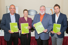 Foto vlnr.: Günther Lutschender (Geschäftsführer des Fundraising Verbands Austria und Initiator der Aktion), Marisa Mühlböck (Julius Raab Stiftung), Franz Fischler (Europäisches Forum Alpbach), Markus Buchner (atms Telefon u Marketing Service GmbH).