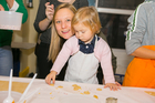 Kekse backen bei FELBER - Handwerk erleben, Spaß haben, sich auf Weihnachten freuen! Die Bäckerei Felber bietet Workshops, Kinderfeste und Kuchenbacken mit der ganzen Familie, bis zu 15 Kinder in der Gruppe. Voranmeldungen direkt in jeder Filiale oder unter Tel. 01/2922907 Die selbstgebackenen Kekse dürfen natürlich mit nach Hause genommen werden. Ort: Bäckerei Felber