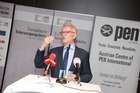 Europäische Toleranzgespräche 2015: Empfang für die Denker und Philosophen am 21. Mai 2015 im Hotel Holiday Inn in Villach. Im Bild: Denk.Raum.Fresach-Präsident Hannes Swoboda. 