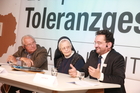 Freitag nachmittag (22.5.2015) wurden die Europäischen Toleranzgespräche in zwei Panels fortgesetzt, die den Auswirkungen von außereuropäischen Konflikten, Kriegen und Klimawandel auf Europa gewidmet waren. Im Bild: Die Autoren Alois Brandstetter und Fabjan Hafner mit Sr. Maria-Andreas Weißbacher.