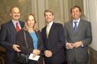 Konzert im Festsaal der Industriellenvereinigung. Foto 2.von rechts: Dkfm.Dr. Franz Hofbauer (Generaldirektor Alcatel Austria AG) mit Gästen.                               