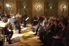 Konzert im Festsaal der Industriellenvereinigung. Foto: mit Dirigent Pierre Hoppé, Solistin Birgit Ramsl und dem Ensemble der Philharmonia Wien.