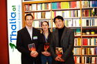 Thalia.at im Salzburger Europark präsentiert den chinesischen Schriftsteller Qiu Xiaolong 'Schwarz auf Rot'
Walter Fürhacker, Pamela Humer, Qiu Xiaolong
Foto: www.siebinger.com
