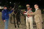 (C) fotodienst/Anna Rauchenberger - Wien 03.08.2006 - Das Philips Licht Derby, das alljährlich stattfindende Pferderennen, ging heute wieder auf der Trabrennbahn in Baden bei Wien über die Bühne. FOTO: Sieger.