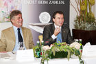 (c) fotodienst/Dan Carabas - Wien 03.07.08 - 5-Euro-Münzen in der Gastronomie - FOTO v.li.: Vorstandsdirektor der Münze Österreich DI Kurt Meyer, BÖG-Präsident Toni Mörwald