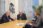 Ein Beitrag zum Weihnachtsfest 2006 für 80 Kinder. Foto: v.li. Dr. Friedrich Rödler (Präsident Österr.Patentamt); HonProf.Dr. Udo Jesionek (Präsident -  Weisser Ring); Dr.Andrea Scheichl (Pressesprecherin Österr.Patentamt)                                                                                                                         