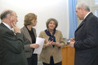 Ein Beitrag zum Weihnachtsfest 2006 für 80 Kinder. Foto: v.li. HonProf.Dr. Udo Jesionek (Präsident -  Weisser Ring); Dr. Andrea Scheichl (Pressesprecherin Österr.Patentamt);  Mag.Marianne Gammer (Geschäftsführerin Weisser Ring); Dr. Friedrich Rödler (Präsident Österr.Patentamt)                                                                                             