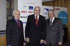 © fotodienst / Die Fotografen Innsbruck22.2.2006 - Gedanken gut geschützt in der Wirtschaftskammer TirolBild: v.l. Dr. Peter Wörgötter, WK Tirol             Dr. Friedrich Rödler, Präsident Patentamt             Kom. Rat Ing. Peter Rathgeber, Vizepräsident WK Tirol