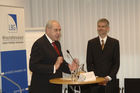 (C) fotodienst / Kurt Hebenstreit - Vorarlberg21.02.2006 - Gedanken gut geschützt in der Wirtschaftskammer VorarlbergDr Friedrich Rödler, Präsident Österreichisches Patentamt / Rechts Dr Werner Fellner