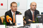 (c) fotodienst/Dan Carabas - Wien 22.06.07 - Pressekonferenz zum Thema Wirtschaftsfaktor Flughafen Wien - FOTO: v.li. Herr Fritz, Herr Streicher