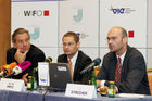 (c) fotodienst/Dan Carabas - Wien 22.06.07 - Pressekonferenz zum Thema Wirtschaftsfaktor Flughafen Wien - FOTO: v.li. Herr Kaufmann, Herr Fritz, Herr Streicher