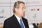 (c) fotodienst/Dan Carabas - Wien 22.06.07 - Pressekonferenz zum Thema Wirtschaftsfaktor Flughafen Wien - FOTO: Herr Kaufmann / VIA