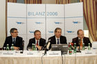 (C)fotodienst/Mag. Daniel Katzinger - Wien 22.03.2007
Flughafen Wien AG: Bilanzpressekonferenz für das Jahr  2006 
Foto v.l.: Michael Kochwalter (Vienna International Airport), Gerhard Schmid (Vienna International Airport), Mag. Herbert Kaufmann (Vorstandsprecher der Flughafen Wien AG), Christian Domany (Vienna International Airport)