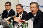 (C)fotodienst/Mag. Daniel Katzinger - Wien 22.03.2007Flughafen Wien AG: Bilanzpressekonferenz für das Jahr  2006 Foto v.l.: Michael Kochwalter (Vienna International Airport), Gerhard Schmid (Vienna International Airport), Mag. Herbert Kaufmann (Vorstandsprecher der Flughafen Wien AG)