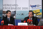 Flughafen Wien kann für das Jahr 2005 gute Verkehrsergebnisse und 7,3 % Passagierwachstum verzeichnen. Bild v.l.: Michael Kochwalter (Vienna International Airport) und Mag. Herbert Kaufmann (Vorstandssprecher der börsennotierten Flughafen Wien AG). Foto: Anna Rauchenberger, am 18.01.06