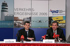 Flughafen Wien kann für das Jahr 2005 gute Verkehrsergebnisse und 7,3 % Passagierwachstum verzeichnen. Bild v.l.: Michael Kochwalter (Vienna International Airport) und Mag. Herbert Kaufmann (Vorstandssprecher der börsennotierten Flughafen Wien AG). Foto: Anna Rauchenberger, am 18.01.06