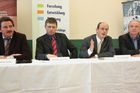 Erstes, länderübergreifendes Recycling-Netzwerk in Mitteleuropa. Bild: Prof. Dr.-Ing. Dipl.-Wirtsch.-Ing. Wilfried Sihn, Thomas Leitner, Dipl. Ing. (FH) Ernst Luckner, Sepp Eisenriegler. Foto: Daniel K. Gebhart, am 31.01.06