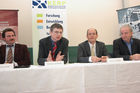Erstes, länderübergreifendes Recycling-Netzwerk in Mitteleuropa. Bild: Prof. Dr.-Ing. Dipl.-Wirtsch.-Ing. Wilfried Sihn, Thomas Leitner, Dipl. Ing. (FH) Ernst Luckner, Sepp Eisenriegler. Foto: Daniel K. Gebhart, am 31.01.06