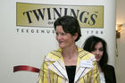 Seit 1706 prägt Twinings Teekultur, Teegenuss und Handel. Bild: Mag. Sabine Schwaiger (Twinings, links) mit Dolmetscherin. Foto: Anna Rauchenberger, am 25.01.06