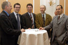 (C)fotodienst/Mag. Daniel Katzinger - Wien 29.03.2007
3. Information-Security-Symposium
Foto v.l.: DI Wolfgang Liedermann (WGKK), Dragan Simic (Ericsson), Mag. Josef Heinschink (LAD-EDV), Brunthaler (Ericsson), Michael Meixner (CPB SOFTWARE AG)