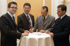 (C)fotodienst/Mag. Daniel Katzinger - Wien 29.03.2007
3. Information-Security-Symposium
Foto v.l.: Dragan Simic (Ericsson), Mag. Josef Heinschink (LAD-EDV),  Michael Meixner (CPB SOFTWARE AG), Otto Erbert (Siemens)