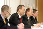 (C) fotodienst/Anna Rauchenberger - Wien 29.03.2006 - 2. Information-Security-Symposium in Wien. FOTO v.l.: Edward J. Humphreys (Conventor JTC1/SC 27/WG1), DI Josef Weber (Leiter des Bereiches Service & Network Operation, Telekom Austria AG), Dr. Günther Schreiber (akkreditierter Wirtschaftstrainer, CIS GmbH, Quality Austria), Erich Scheiber (Geschäftsführer CIS - Certification & Information Security Services GmbH).