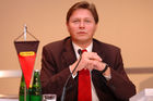 (c) Fotodienst / Daniel K. Gebhart - PALFINGER AG: Pressekonferenz - Jahresrückblick Geschäftsjahr 2005 - Foto:  DI Wolfgang Anzengruber (Vorstandsvorsitzender der Palfinger AG)