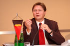 (c) Fotodienst / Daniel K. Gebhart - PALFINGER AG: Pressekonferenz - Jahresrückblick Geschäftsjahr 2005 - Foto:  DI Wolfgang Anzengruber (Vorstandsvorsitzender der Palfinger AG)