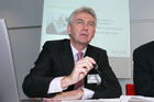 (C) fotodienst/Paul Hamm GmbH - Linz 16.03.2006 - KEBA - Personelle Änderungen im Vorstand und internationaler Grossauftrag - Pressegespräch KEBA AG. FOTO v.l.: Gerhard LUFTENSTEINER (Vorstandsvorsitzender KEBA AG)