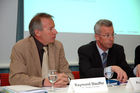 (C) fotodienst/ Marco Frauchiger - Biel 21.03.2006 – Bilanz-Medienkonferenz - Tornos Holding AG im Hotel Continental. Die Tornos-Gruppe schloss das Geschäftsjahr 2005 erfolgreich ab und  bestätigt somit den im 2004 begonnenen Aufschwung. Der Verwaltungsrat beantragt für dieses Jahr noch auf die Ausschüttung einer Dividende zu verzichten. Im weiteren Informiert die Firma über neue Produkte, welche lanciert wurden und über die Erwartungen im Geschäftsjar 2006.  FOTO:  v.l Raymond Stauffer (CEO / Delegierter des Verwaltungsrates), François Froté (Präsident des Verwaltungsrates).