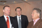 'Spatenstich 07-04-2006 - Quehenberger baut neues Logistikzentrum in Enns': Direktor Günther Baumgartner, Pressesprecher Hermann Költringer, Firmengründer Rudi Quehenberger - Foto: www.iManufaktur.at